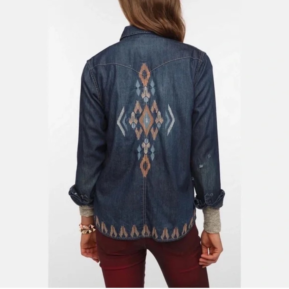 BDG Urban‎ Outfitters Southwestern embroidered denim snap button up Size Small